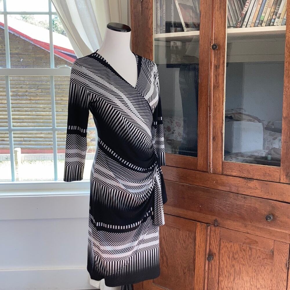 NY&Co Black & White Abstract Stretch Sheath, XS